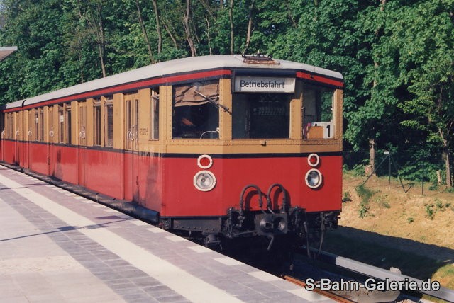 475 072 am 28.05.1995 in Lichterfelde-Ost - Sammlung Olaf Hoell 475 072 am 28.05.1995 in Lichterfelde-Ost - Sammlung Olaf Hoell