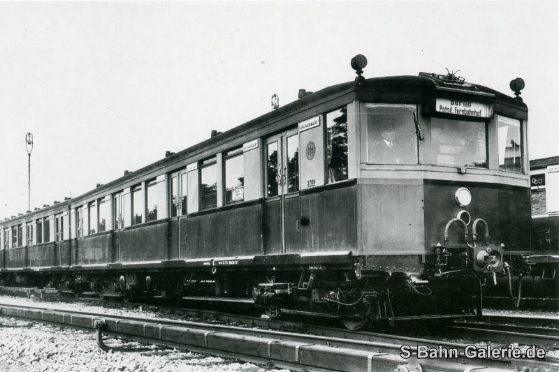 ET 165 825 (275 959) im S-Bw-Wannsee um 1936 - S-Bahn-Galerie.de ET 165 825 (275 959) im S-Bw-Wannsee um 1936 - S-Bahn-Galerie.de